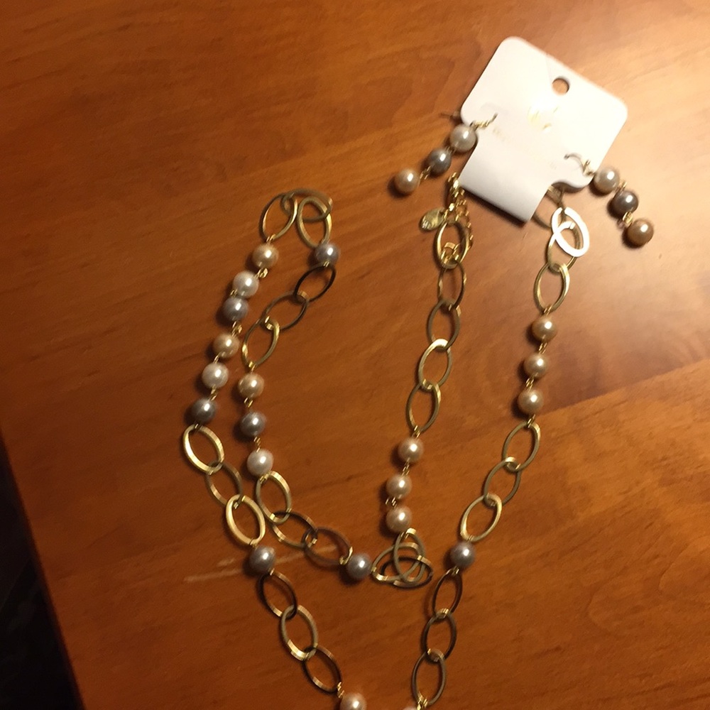 Necklace and earring set